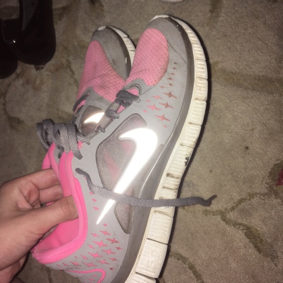 women's nike shoes - Picture 1 of 2